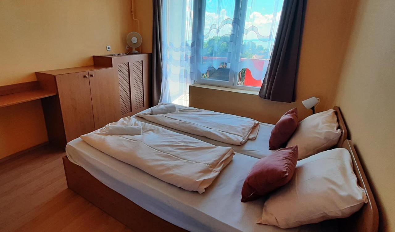 Manuela Ifjusagi Hotel バラトンフレド エクステリア 写真